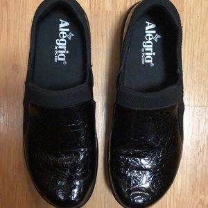 New women’s Alegria black clogs 38-37.5 MW